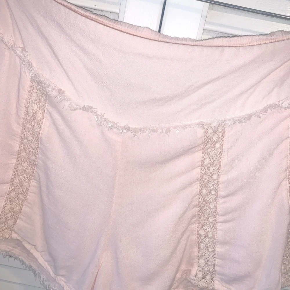 Vanilla Star Pale Pink stretchy frayed distressed double layered shorts XL